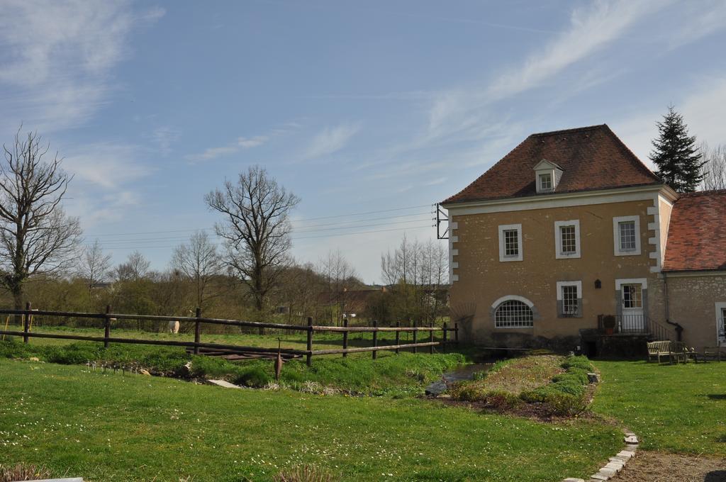 Moulin De Morance Bed & Breakfast Ecommoy Exterior photo